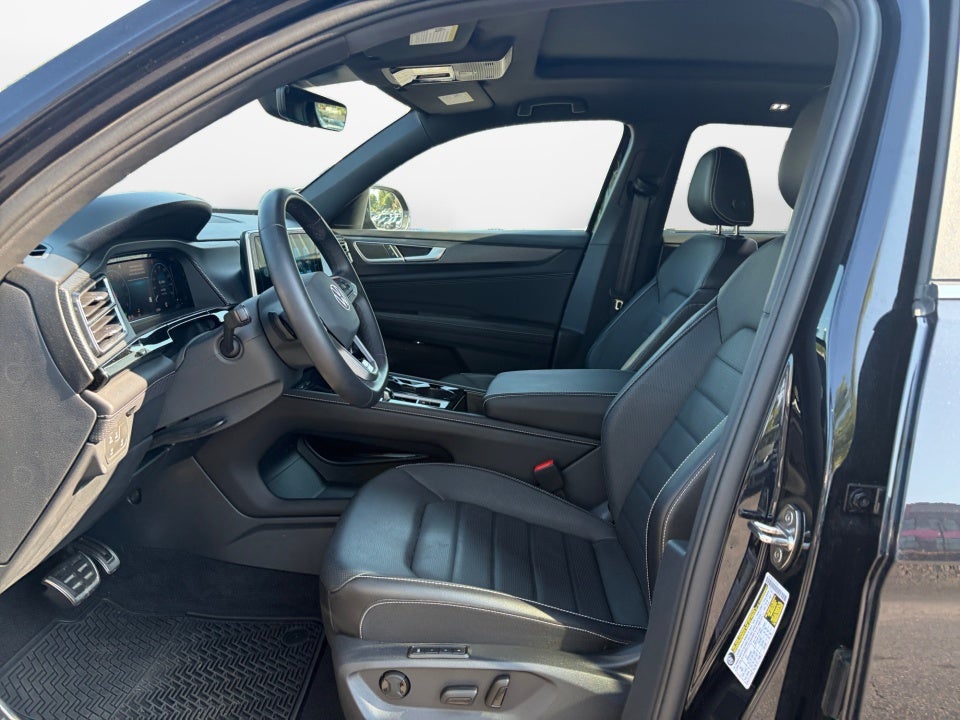 2024 Volkswagen Atlas Cross Sport 2.0T SEL R-Line