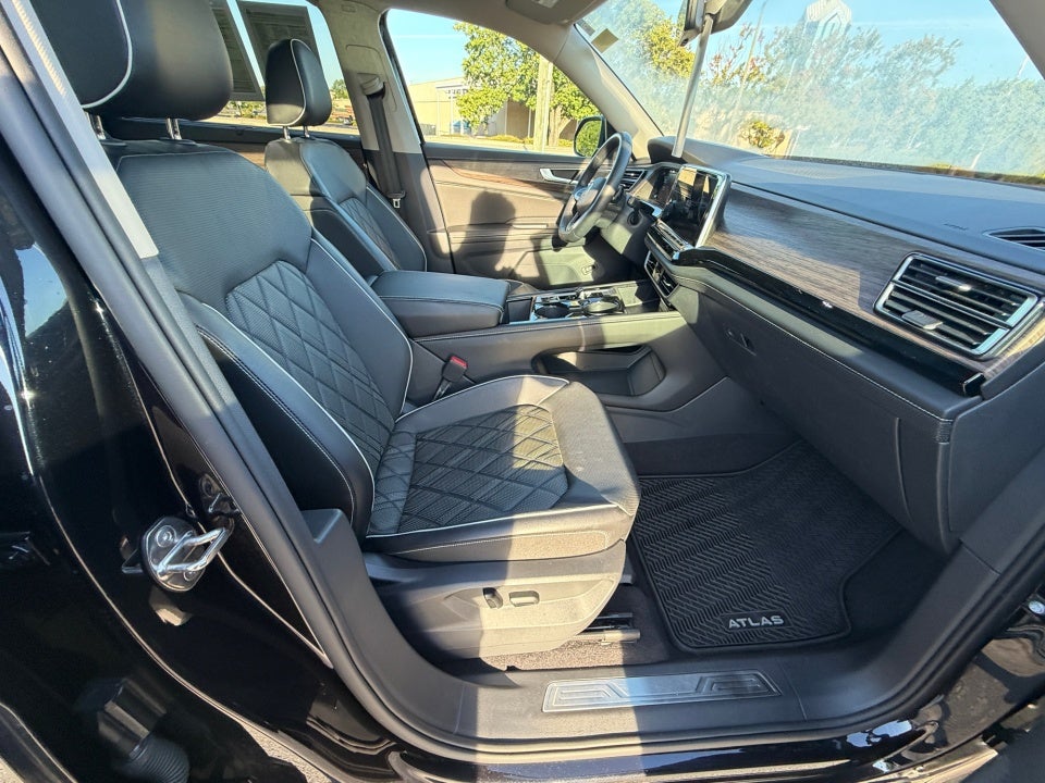 2024 Volkswagen Atlas 2.0T SEL Premium R-Line