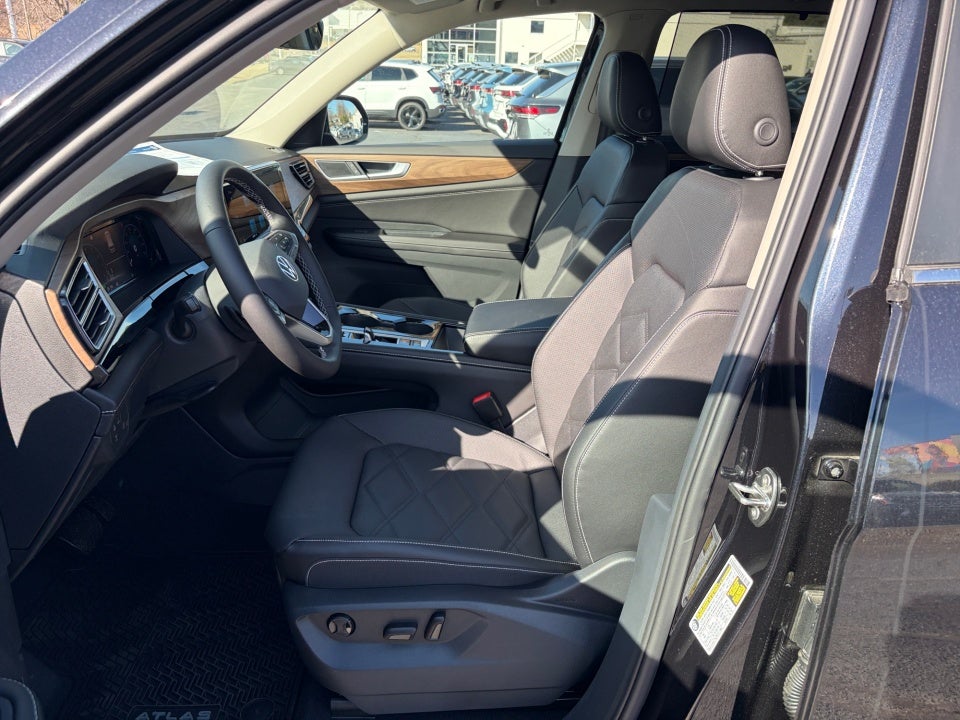 2026 Volkswagen Atlas SE with Technology