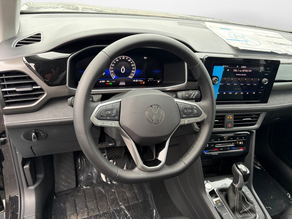 2026 Volkswagen Taos SE Black