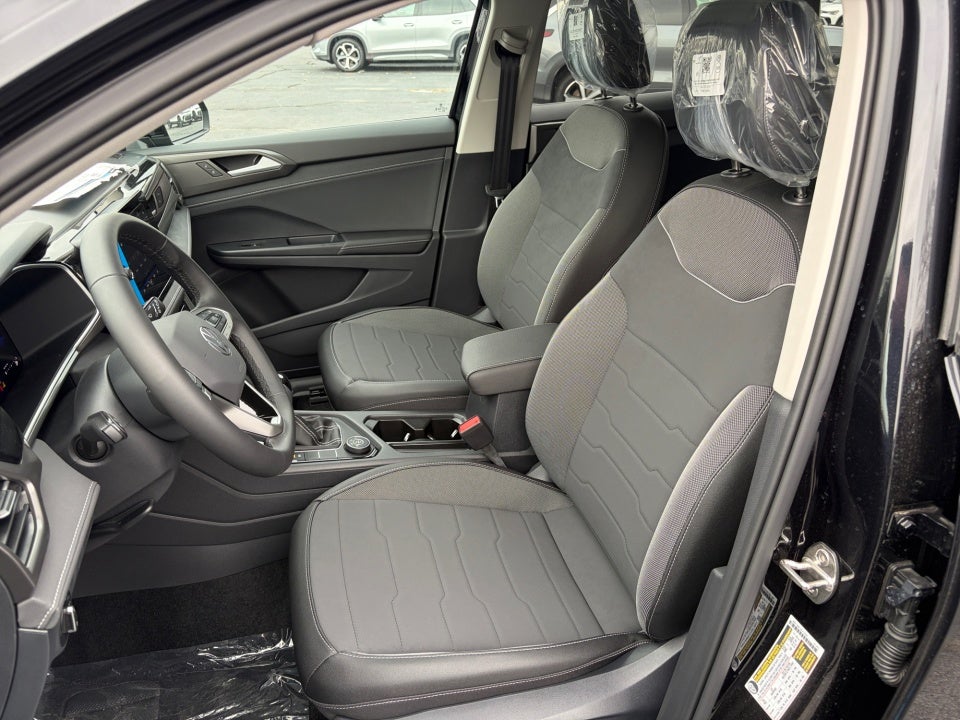 2026 Volkswagen Taos SE Black