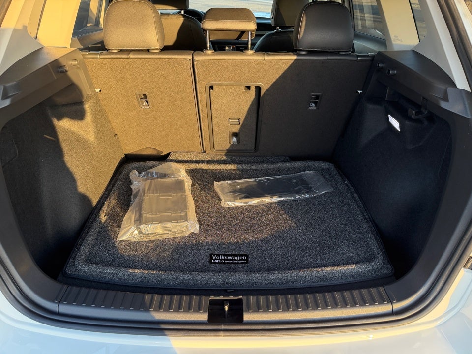 2026 Volkswagen Taos SE Black