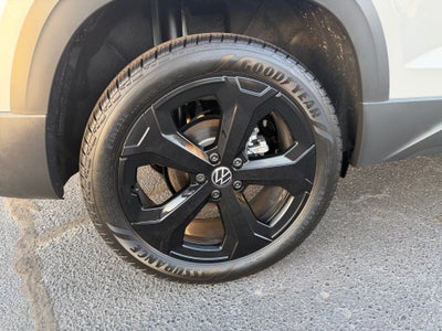 2026 Volkswagen Taos SE Black