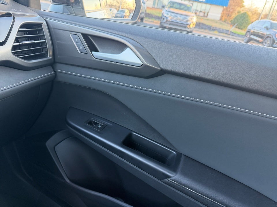 2026 Volkswagen Taos SE Black