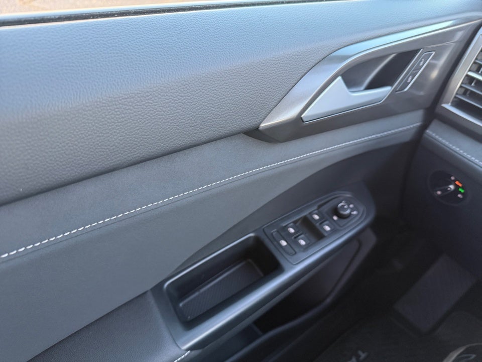 2026 Volkswagen Taos SE Black