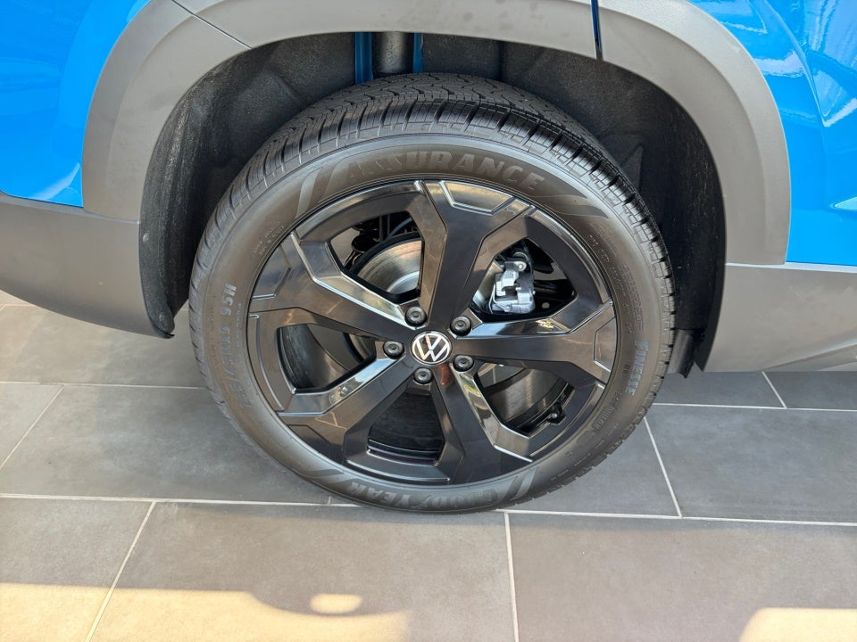 2026 Volkswagen Taos SE Black
