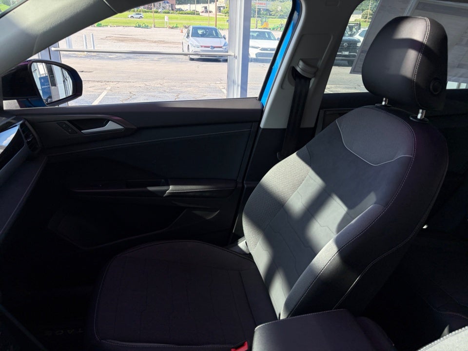 2026 Volkswagen Taos SE Black