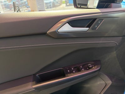 2026 Volkswagen Taos SE Black