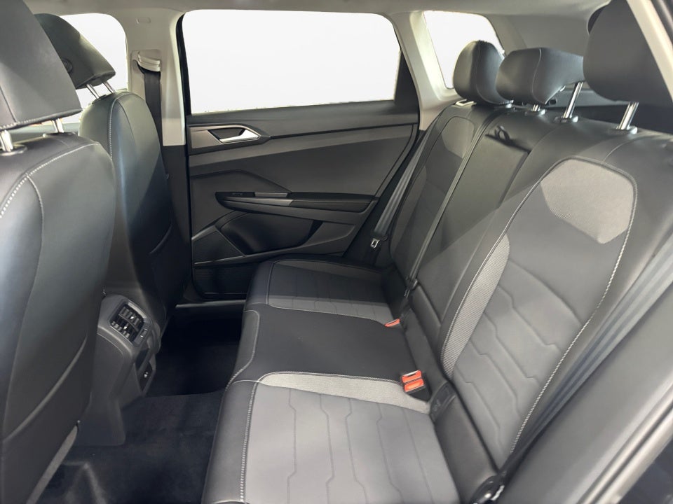 2025 Volkswagen Taos 1.5T SE Black