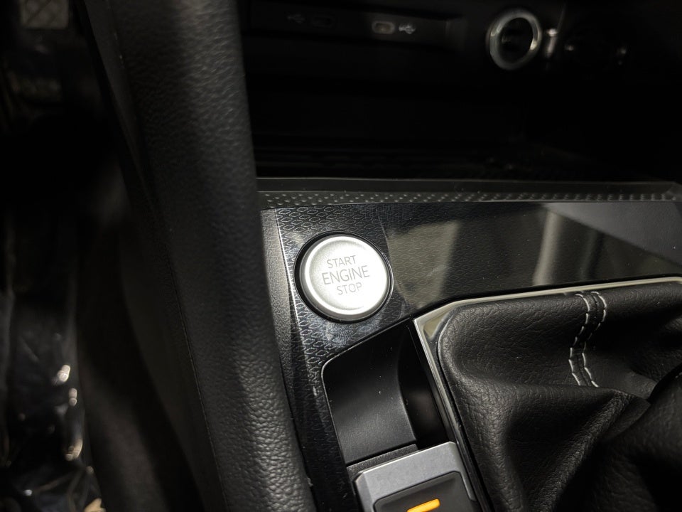 2025 Volkswagen Taos 1.5T SE Black