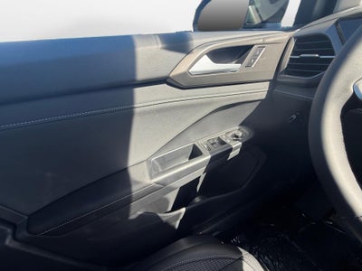 2027 Volkswagen Taos SE Black