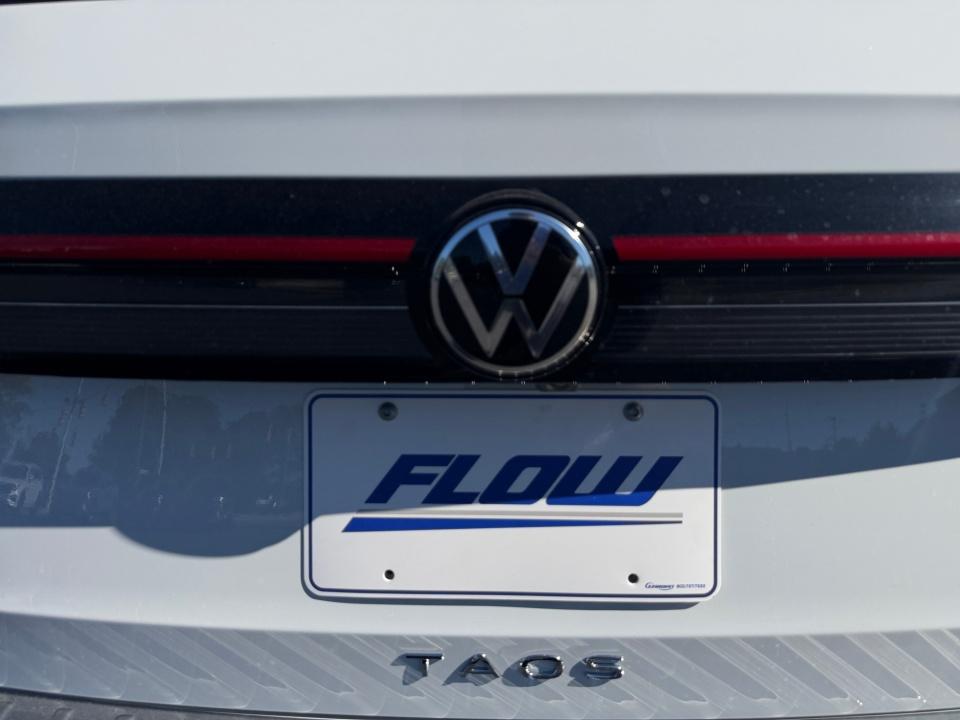 2027 Volkswagen Taos SE Black