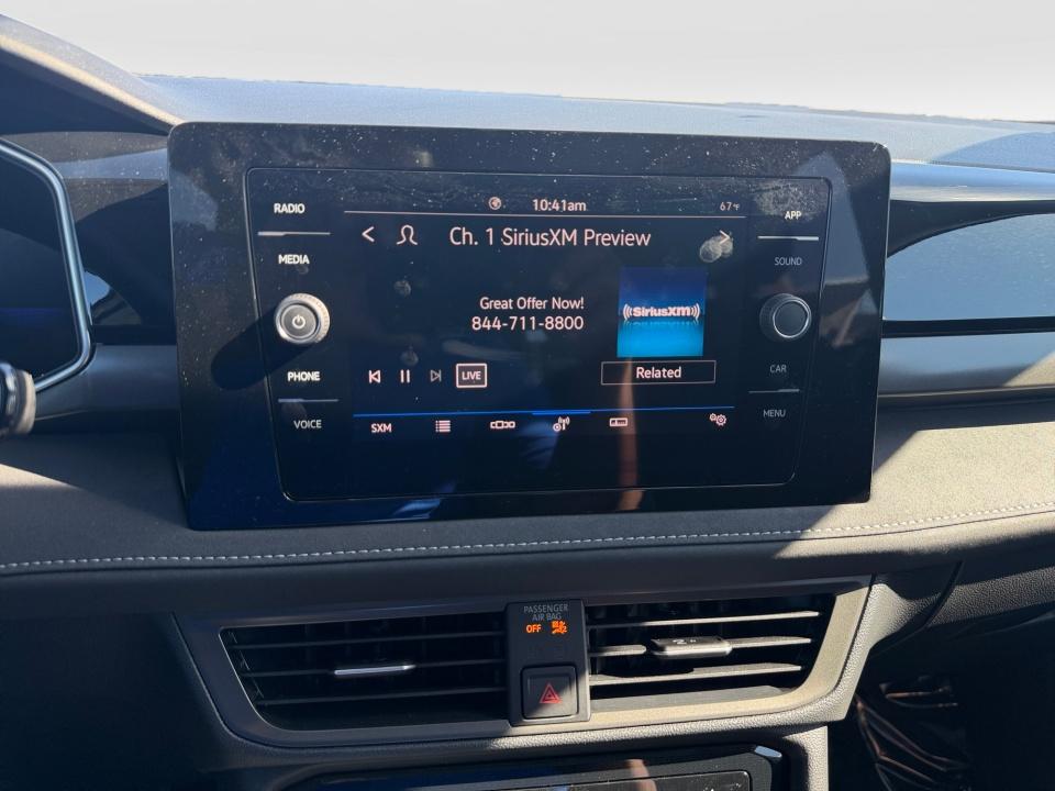 2027 Volkswagen Taos SE Black