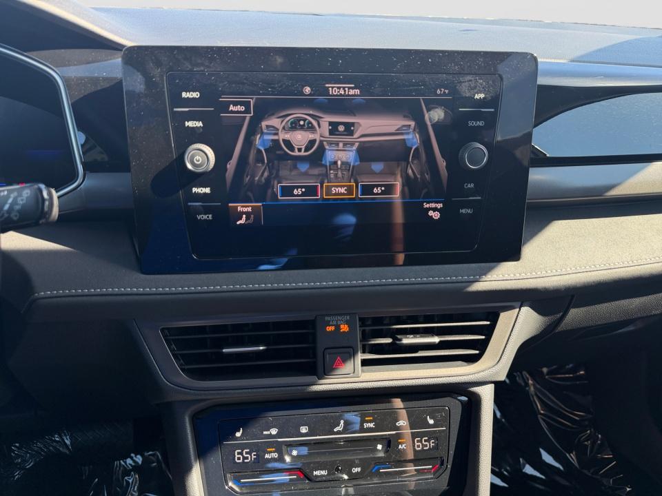 2027 Volkswagen Taos SE Black
