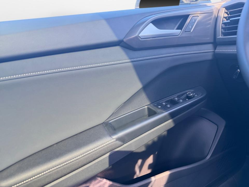 2027 Volkswagen Taos SE Black