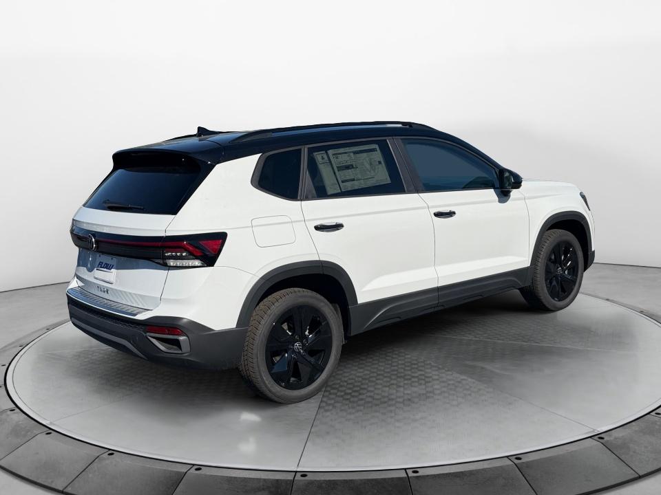 2027 Volkswagen Taos SE Black