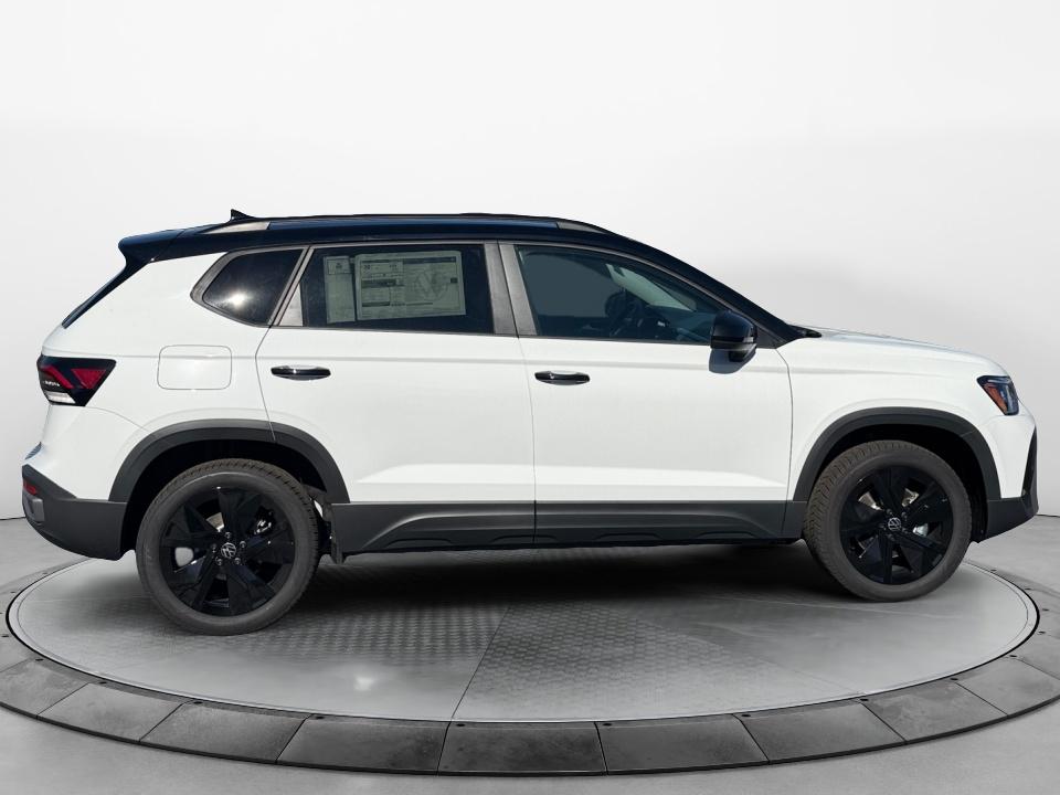 2027 Volkswagen Taos SE Black