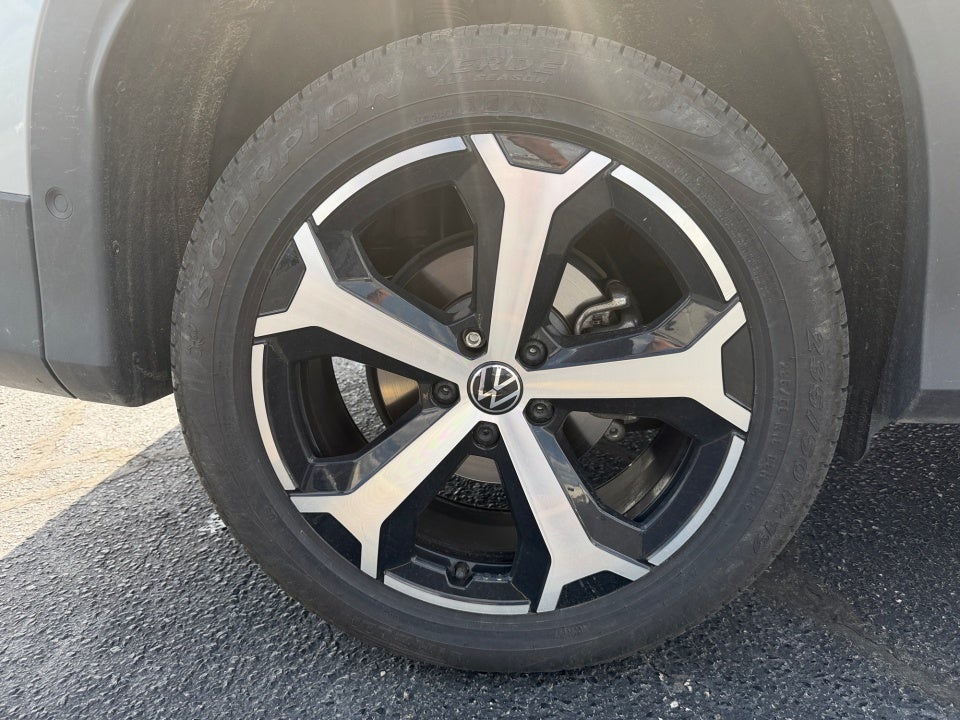 2025 Volkswagen Tiguan 2.0T SE