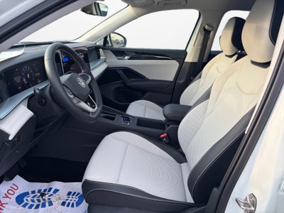 2025 Volkswagen Tiguan 2.0T SE