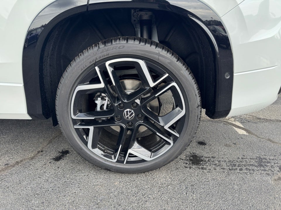 2026 Volkswagen Tiguan SEL R-Line Turbo