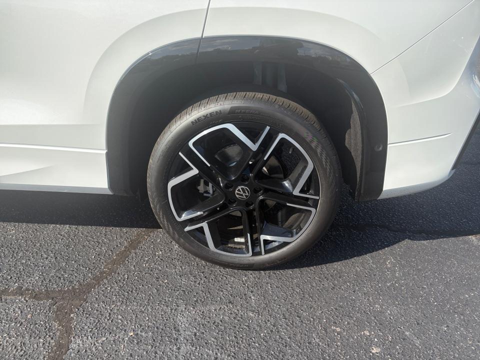 2026 Volkswagen Tiguan SEL R-Line Turbo