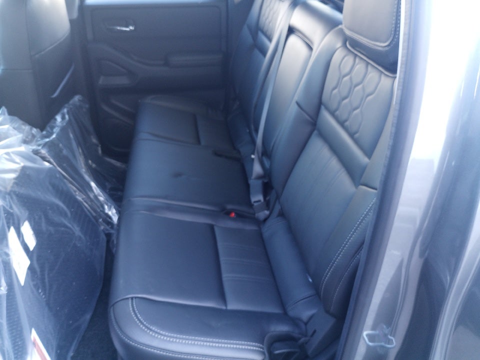 2025 Nissan Frontier SL