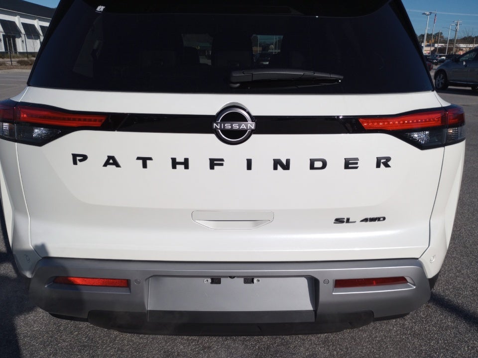 2023 Nissan Pathfinder SL 4WD