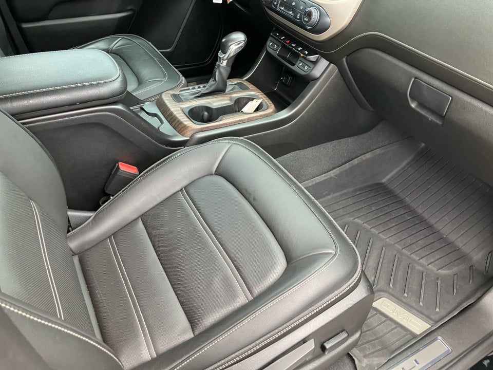 2022 GMC Canyon 4WD Crew Cab Short Box Denali