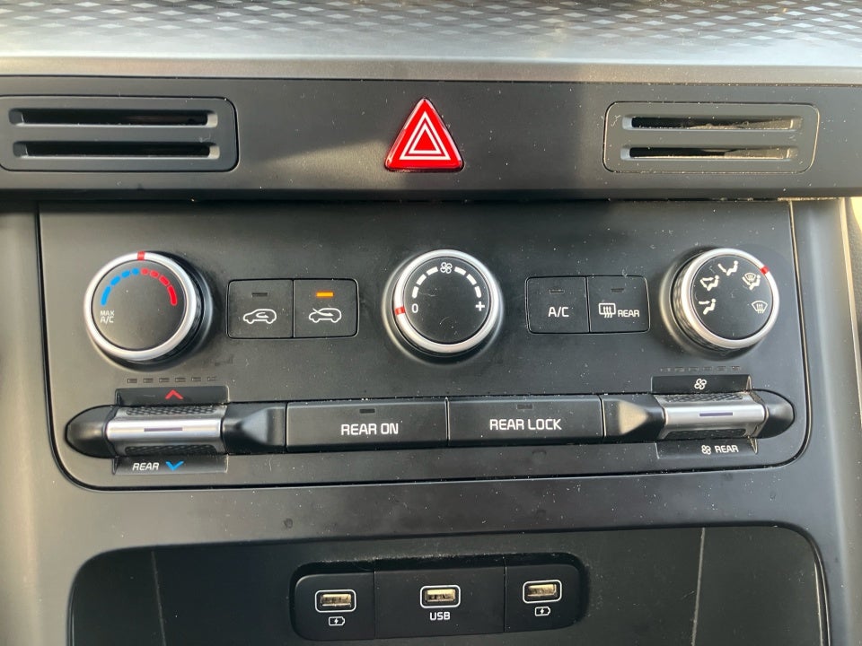 2022 Kia Carnival MPV LX Seat Package