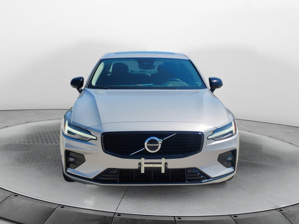 2024 Volvo S60 Plus Dark Theme