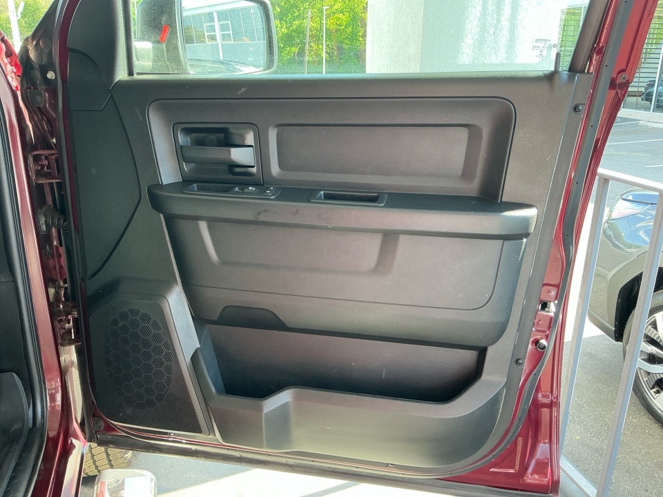 2017 RAM 1500 Express Quad Cab 4x4 6'4" Box