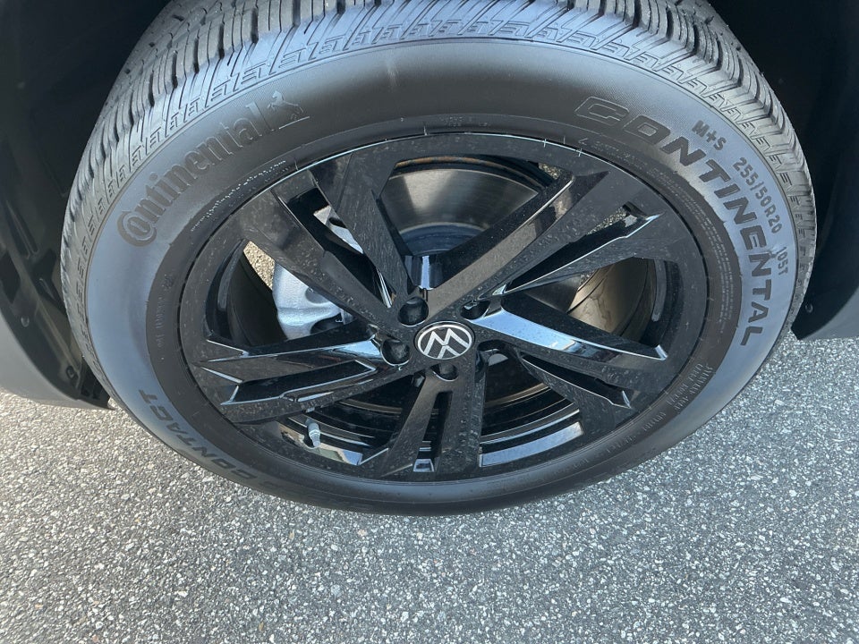 2026 Volkswagen Atlas Cross Sport 2.0T SEL R-Line Black