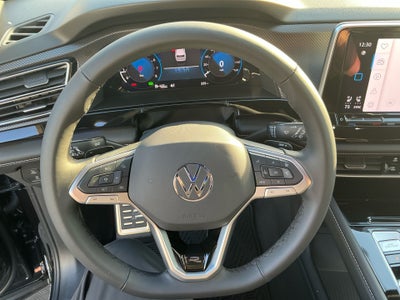 2026 Volkswagen Atlas Cross Sport 2.0T SEL R-Line Black