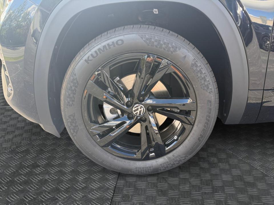 2026 Volkswagen Atlas Cross Sport 2.0T SEL R-Line Black