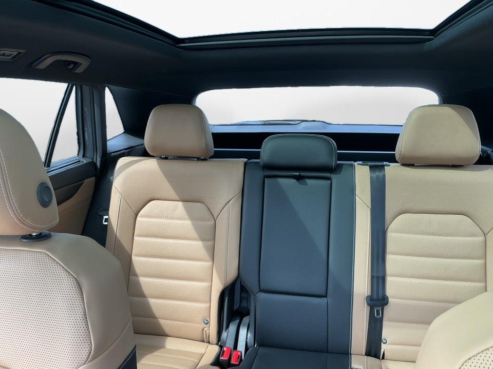 2026 Volkswagen Atlas Cross Sport SEL R-Line Black