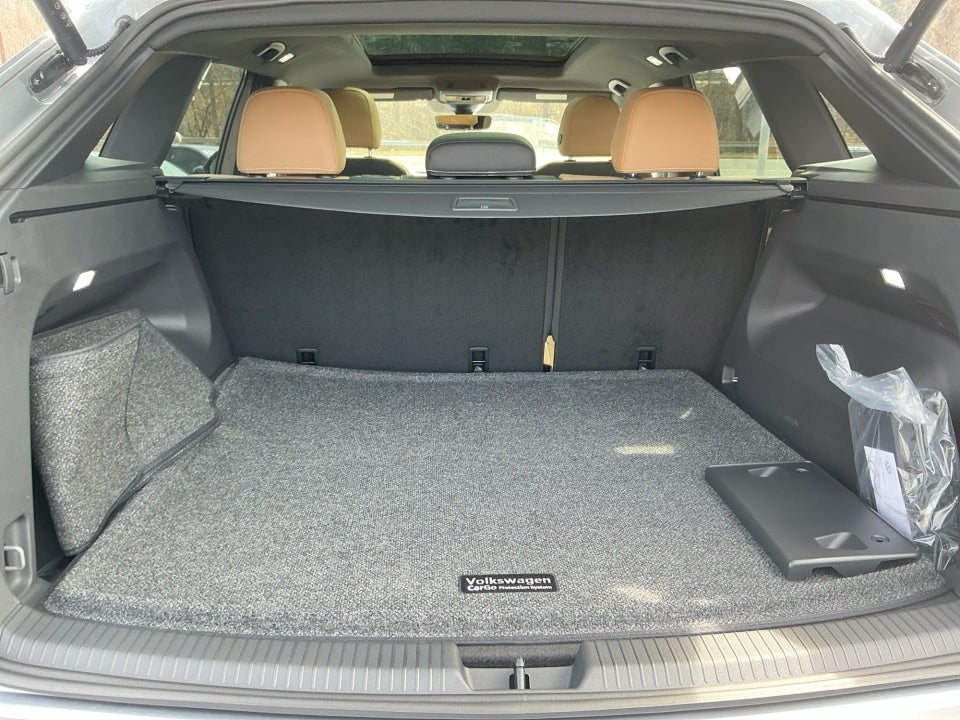 2026 Volkswagen Atlas Cross Sport SEL R-Line Black