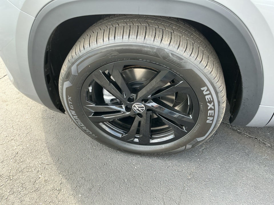 2026 Volkswagen Atlas Cross Sport SEL R-Line Black