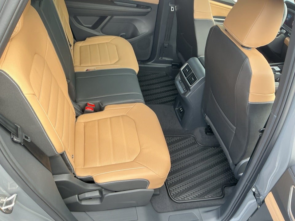 2026 Volkswagen Atlas Cross Sport SEL R-Line Black