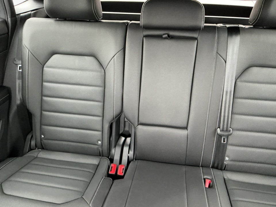 2026 Volkswagen Atlas Cross Sport SEL R-Line Black