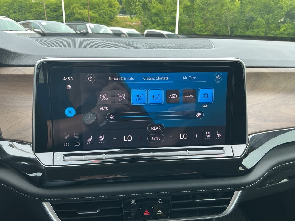 2025 Volkswagen Atlas 2.0T SE