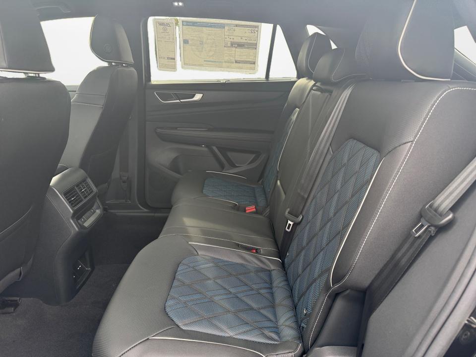 2026 Volkswagen Atlas Cross Sport 2.0T SEL Premium R-Line