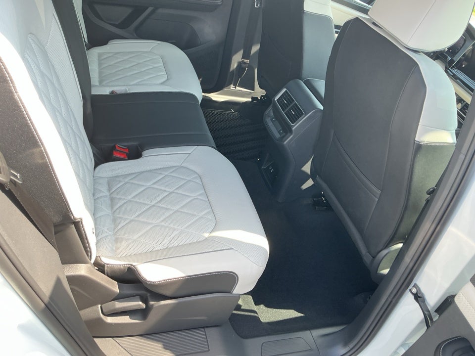 2026 Volkswagen Atlas Cross Sport SEL Premium R-Line