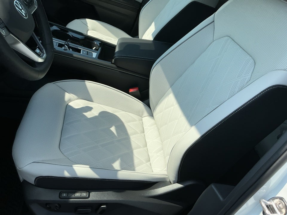 2026 Volkswagen Atlas Cross Sport SEL Premium R-Line