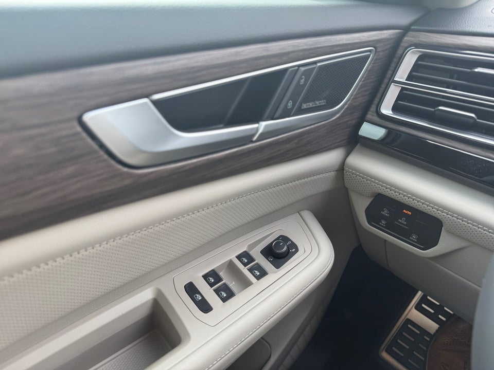 2026 Volkswagen Atlas SEL Premium R-Line