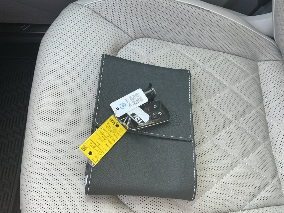 2025 Volkswagen Atlas 2.0T SEL Premium R-Line