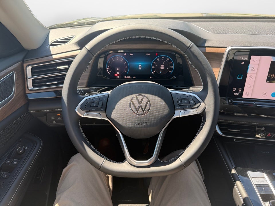 2026 Volkswagen Atlas SE with Technology
