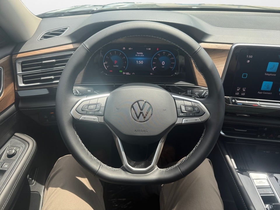 2026 Volkswagen Atlas SE with Technology