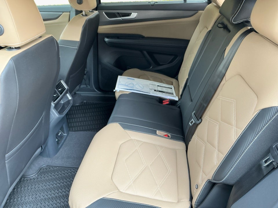 2026 Volkswagen Atlas Cross Sport SE with Technology