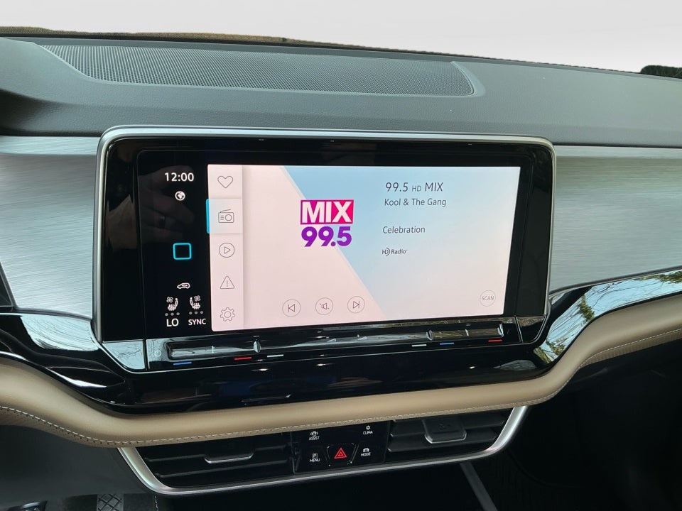 2026 Volkswagen Atlas Cross Sport SE with Technology