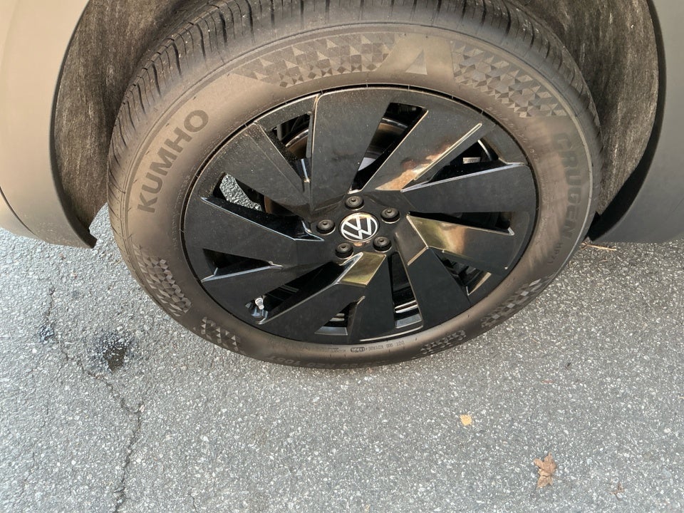 2026 Volkswagen Atlas Cross Sport SE with Technology